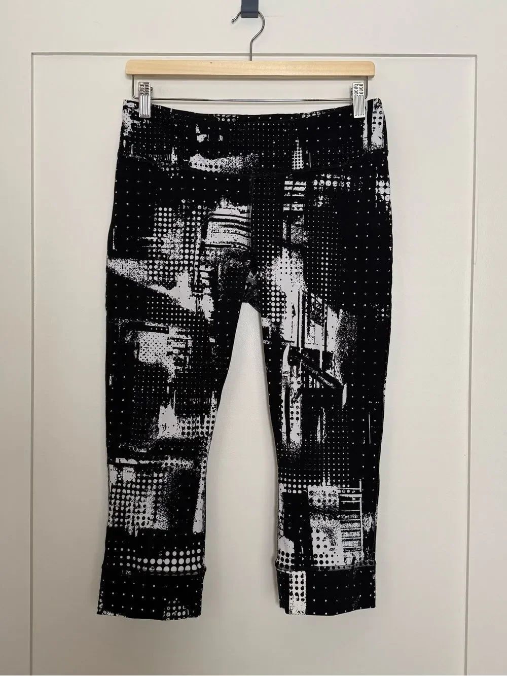 Reebok Speedwick Leggings Womens Sz L Black Abstract Cropped Workout Gym Yoga